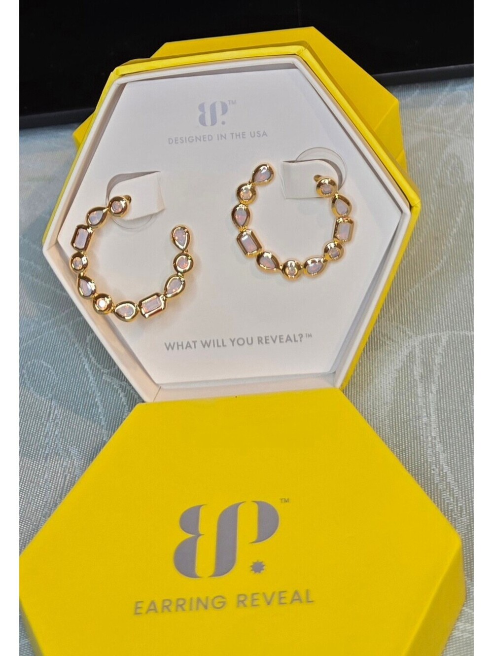 Earring Reveal 'Cut to Be Seen' Gold Plated Hoop Earrings -